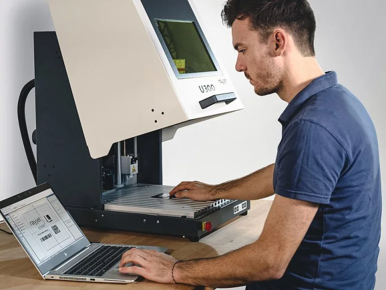 Neodvisen in prilagodljiv laser preko etherneta Neodvisen in prilagodljiv laser preko etherneta